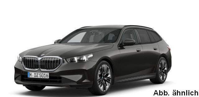 Grau Gebraucht 2024 BMW 520 Performance Kombi | 52.930 € (Guter Preis) - Bild 1/4