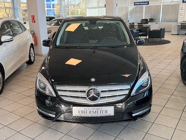 Gebraucht Mercedes B180 Style 122 PS (89 kW) 2014 Schwarz Van / Kleinbus