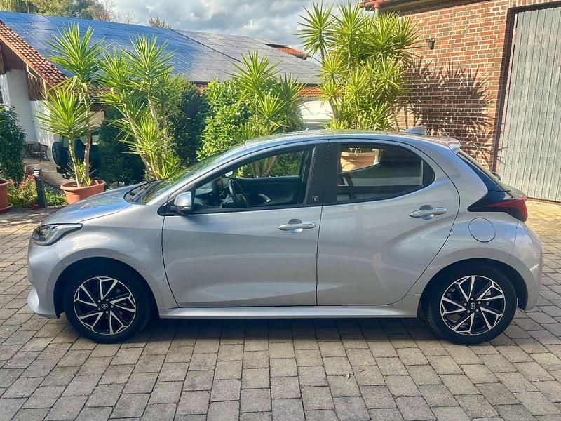 Gebraucht Toyota Yaris 125 PS (91 kW) 2022 Silber Kleinwagen