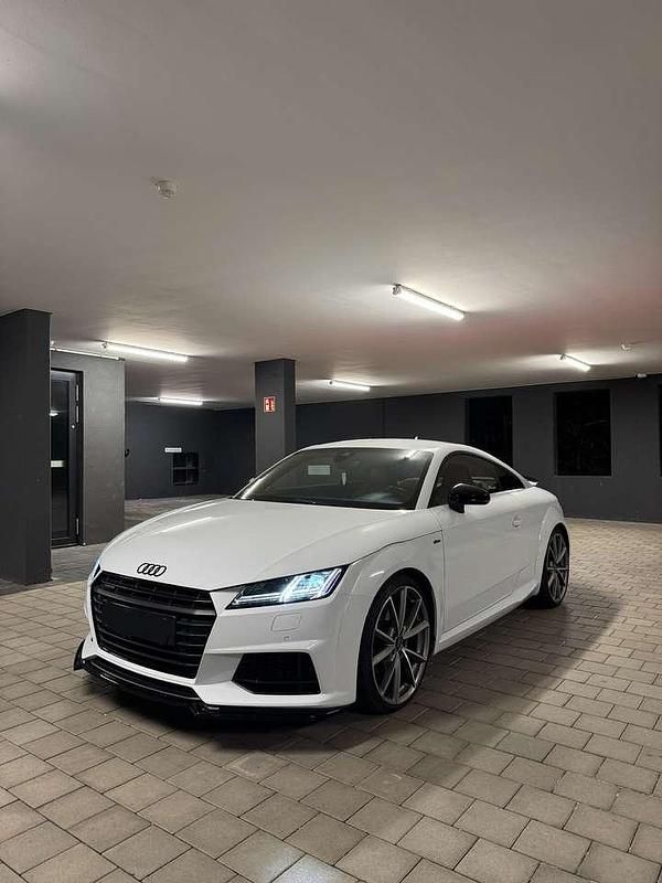 Weiß Gebraucht 2018 Audi TT Ambiente Coupé | 29.950 € (Teuer) - Bild 1/4
