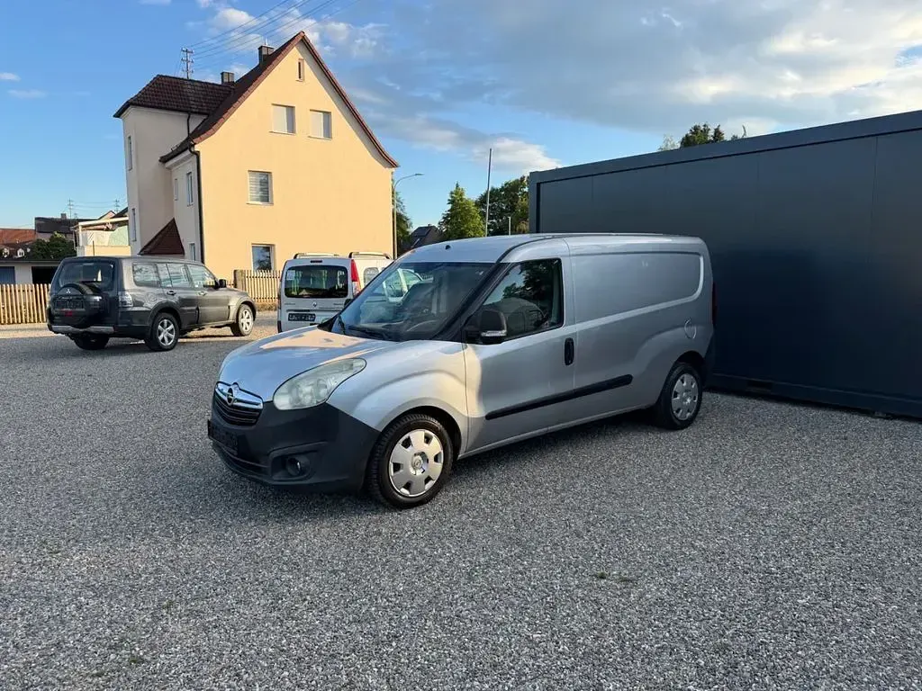 Gebraucht Opel Combo 105 PS (77 kW) 2012 Silber Van / Kleinbus