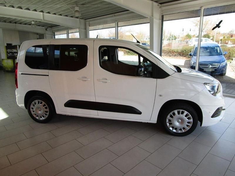 Gebraucht Opel Combo 131 PS (96 kW) 2022 Weiß Van / Kleinbus