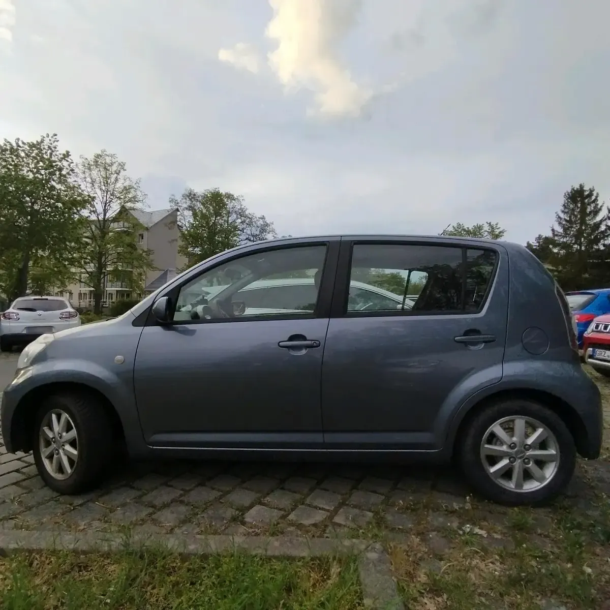Gebraucht Daihatsu Sirion 91 PS (66 kW) 2011 Grau Kleinwagen