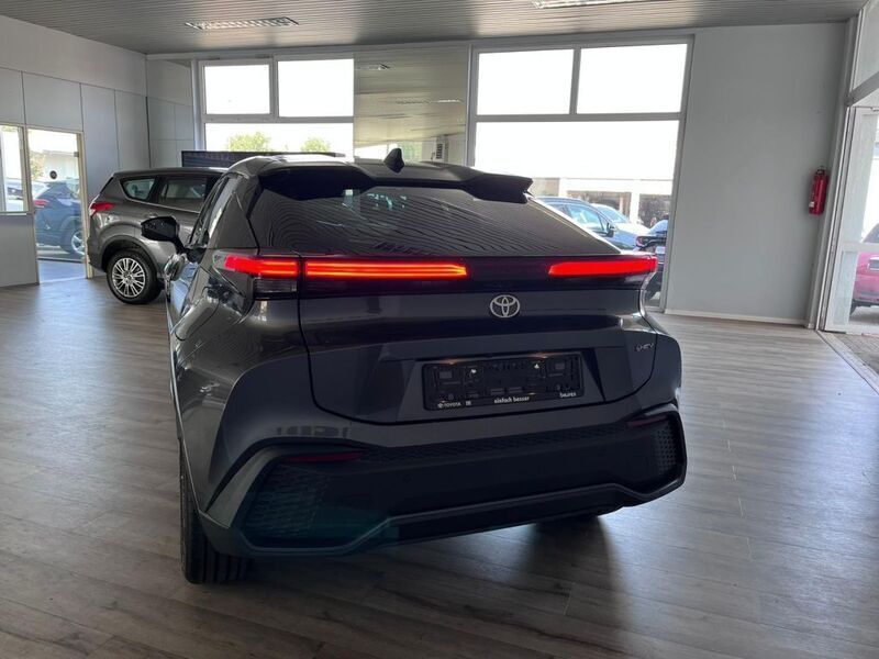 Gebraucht Toyota C-HR Team 140 PS (102 kW) 2023 Marlin grau metallic / dach schwarz SUV