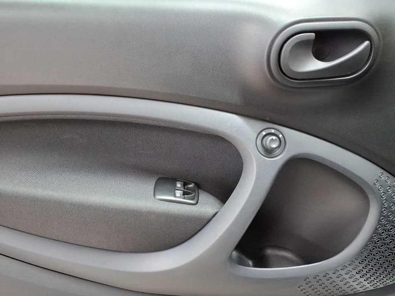 Gebraucht Smart ForTwo Coupé 60 kW (82 PS) 2022 Tridion sicherheitszelle in weiß Coupé