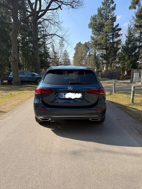Gebraucht Mercedes B200 163 PS (119 kW) 2019 Blau Van / Kleinbus