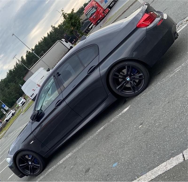 Grau Gebraucht 2012 BMW 530 M Sport Limousine | 12.000 € (Fairer Preis) - Bild 1/4