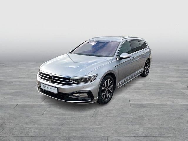 Silber Gebraucht 2022 VW Passat Elegance Kombi | 25.979 € (Fairer Preis) - Bild 1/4