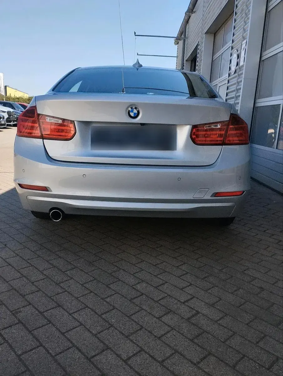 Gebraucht BMW 320 184 PS (135 kW) 2013 Silber Limousine