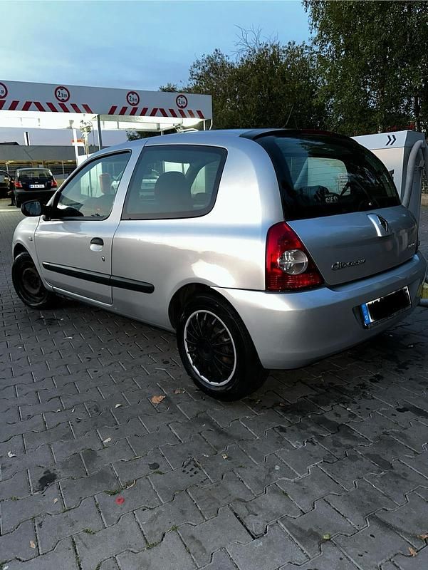 Silber Gebraucht 2006 Renault Clio II Campus Kleinwagen | 1.350 € - Bild 1/4
