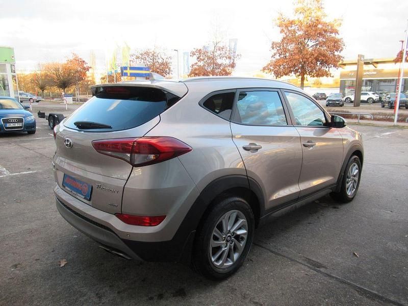 Gebraucht Hyundai Tucson Advantage 177 PS (130 kW) 2016 White sand SUV