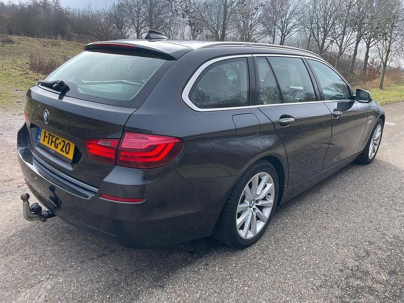 Gebraucht BMW 518 Luxury Line 143 PS (105 kW) 2014 Grau Kombi