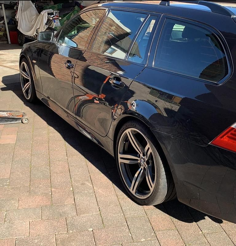 Schwarz Gebraucht 2007 BMW 530 M Sport Kombi | 4.999 € (Guter Preis) - Bild 1/4