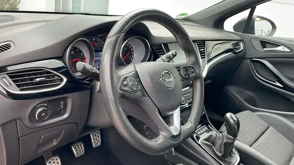 Gebraucht Opel Astra Innovation 150 PS (110 kW) 2019 Rot Limousine
