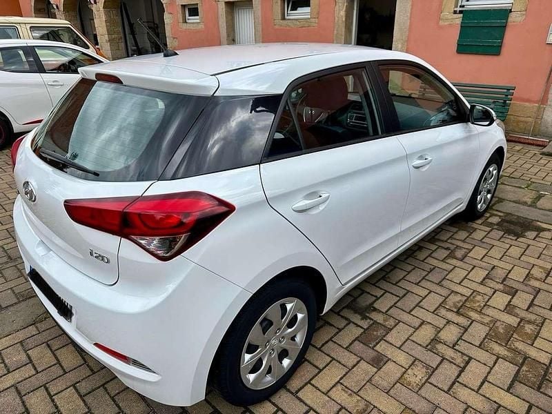 Gebraucht Hyundai i20 75 PS (55 kW) 2017 Limousine