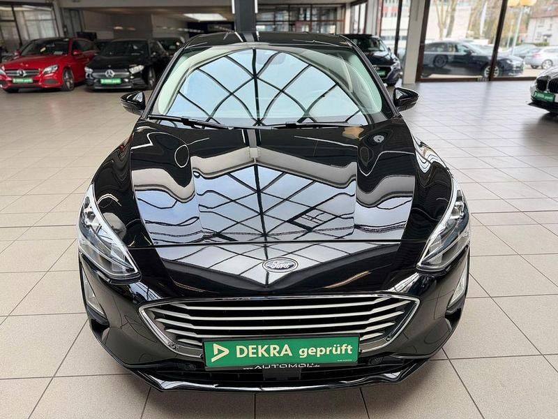 Gebraucht Ford Focus Cool & Connect 101 PS (74 kW) 2018 Schwarz Limousine