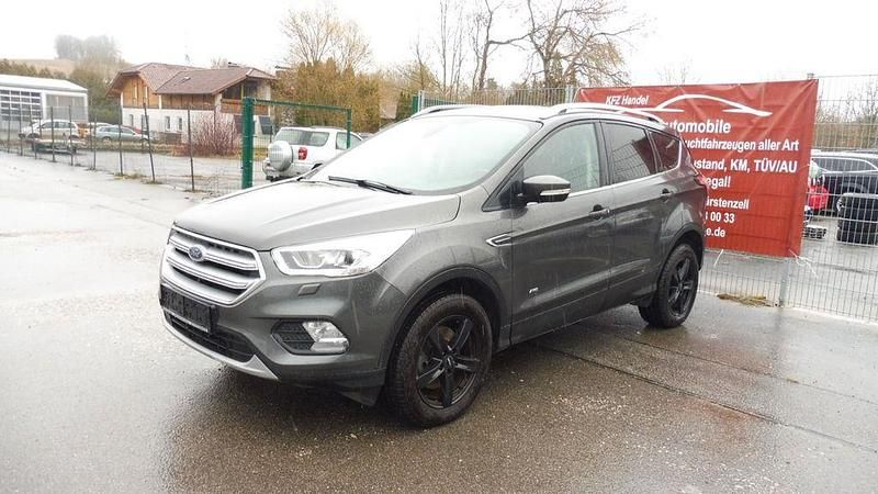 Gebraucht Ford Kuga Titanium 179 PS (131 kW) 2018 Grau SUV