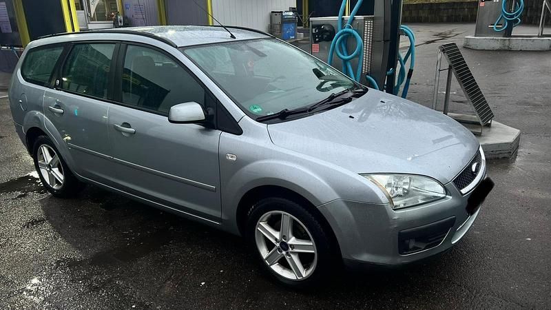 Gebraucht Ford Focus Ghia 116 PS (85 kW) 2005 Silber Kombi