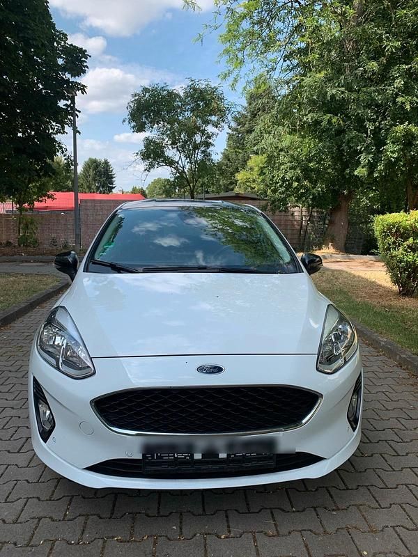 Weiß Gebraucht 2018 Ford Fiesta Trend Kleinwagen | 11.000 € (Fairer Preis) - Bild 1/4