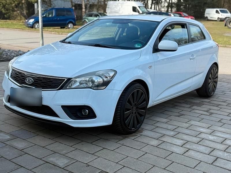 Gebraucht Kia Ceed 120 PS (88 kW) 2011 Weiß Kleinwagen