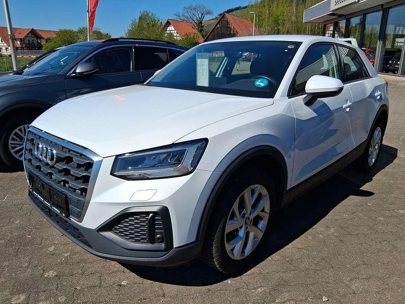 Gletscherweiß metallic Gebraucht 2022 Audi Q2 SUV | 20.900 € (Fairer Preis) - Bild 1/4
