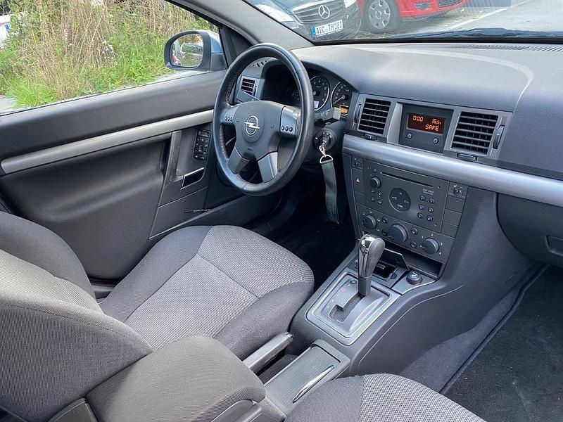 Second-hand Opel Signum 155 CP (114 kW) 2004 Gri Hatchback