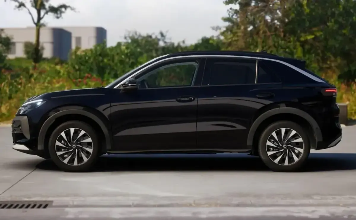 Neu VW T-Roc Life 150 PS (110 kW) 2026 Grenadillschwarz metallic SUV