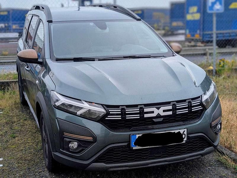 Grün Gebraucht 2024 Dacia Jogger Extreme Kombi | 21.500 € (Fairer Preis) - Bild 1/4