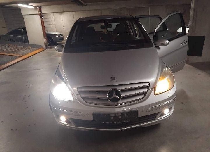 Silber Gebraucht 2006 Mercedes B200 Van / Kleinbus | 1.600 € - Bild 1/4