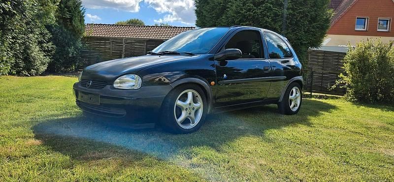 Schwarz Gebraucht 1998 Opel Corsa Kleinwagen | 350 € (Guter Preis) - Bild 1/4
