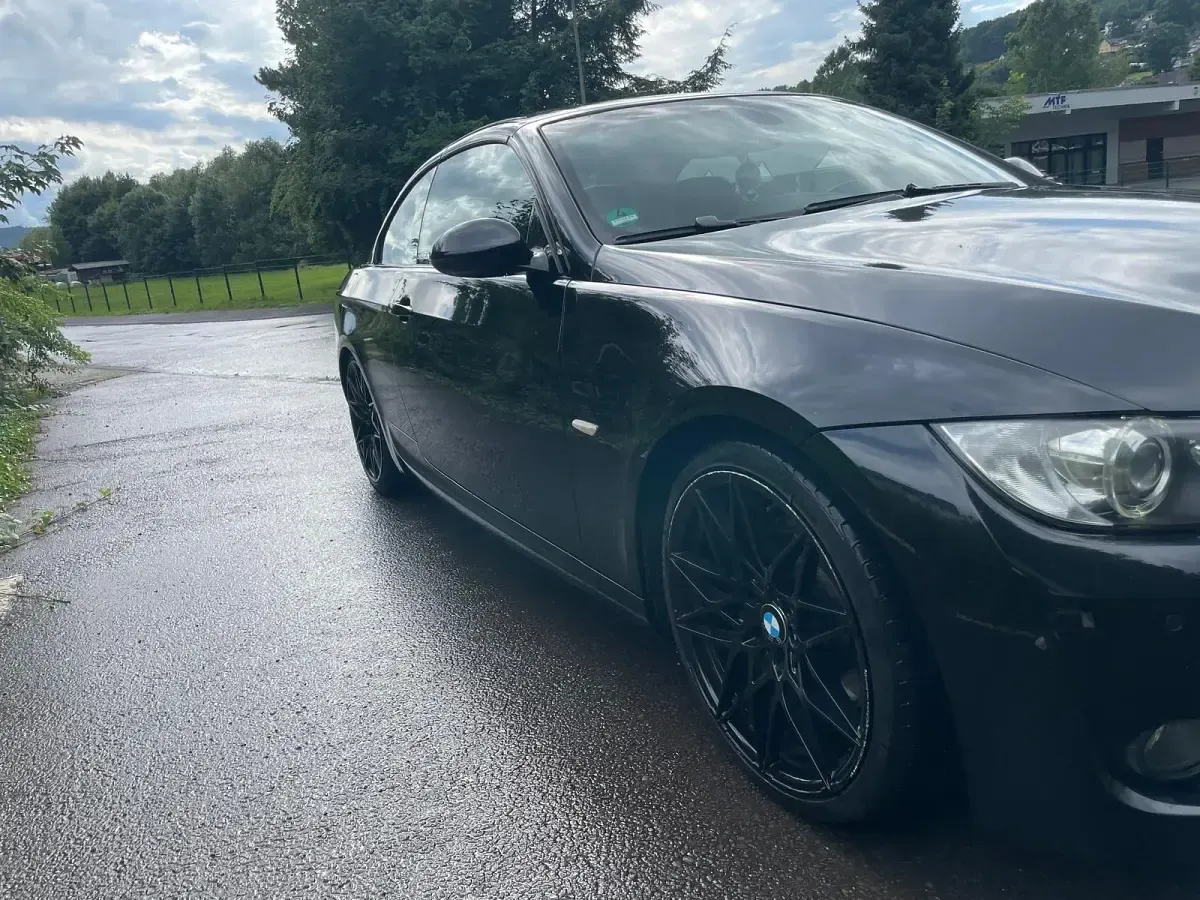 Gebraucht BMW 325 Cabriolet 218 PS (160 kW) 2009 Schwarz Cabrio