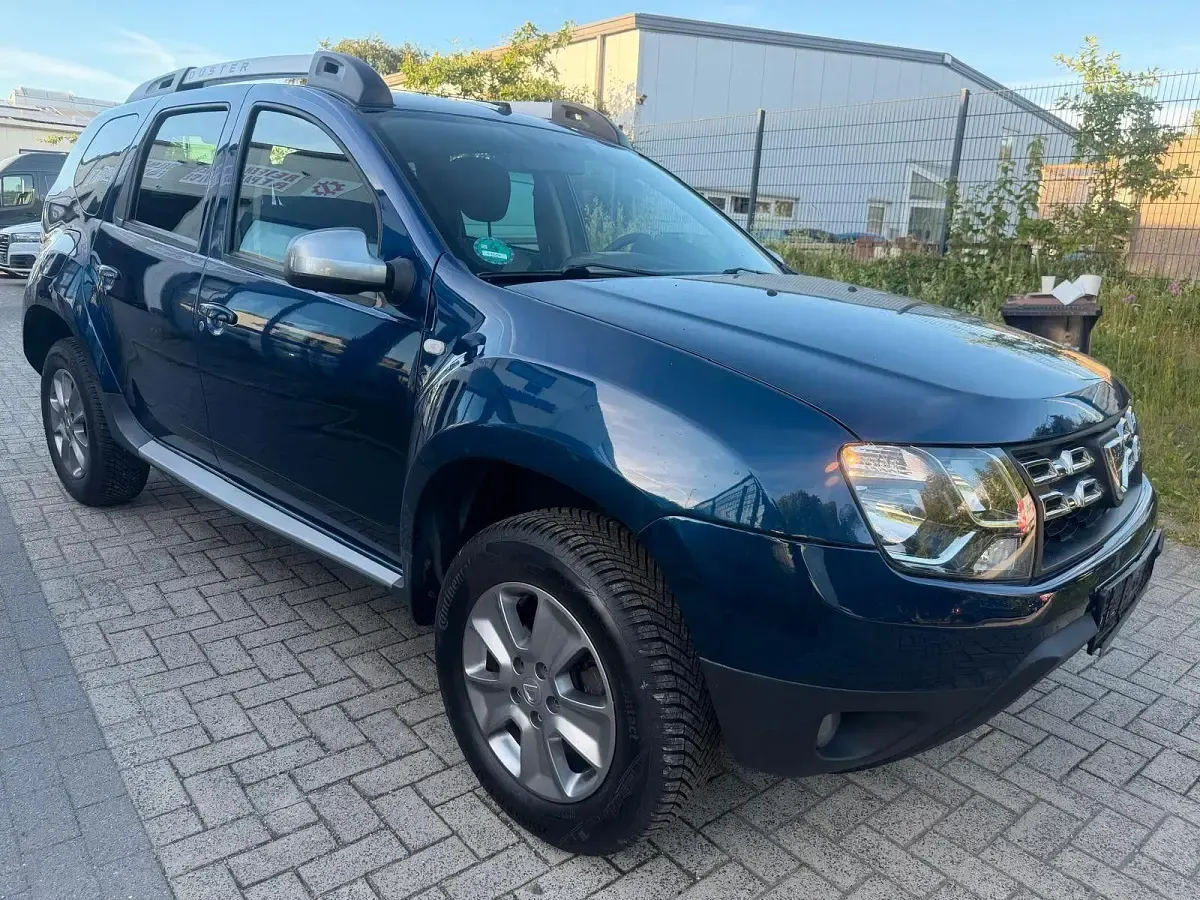 Gebraucht Dacia Duster Lauréate 114 PS (83 kW) 2016 Blau SUV