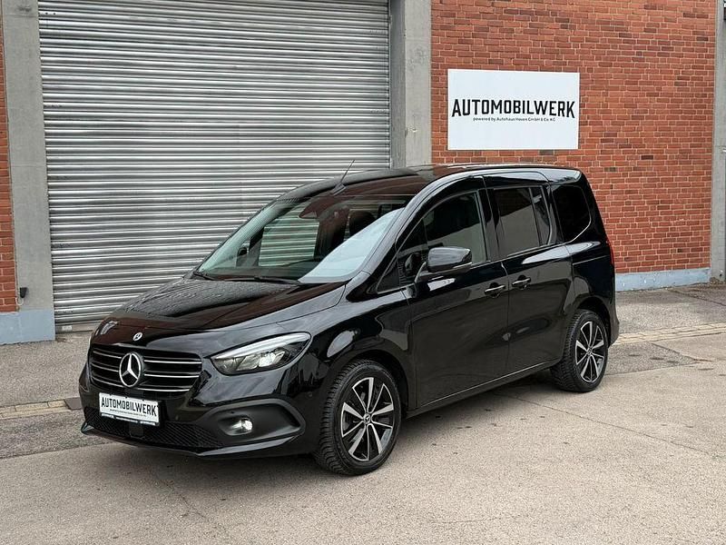Schwarz Gebraucht 2022 Mercedes T180 Edition 1 Van / Kleinbus | 26.499 € (Fairer Preis) - Bild 1/4