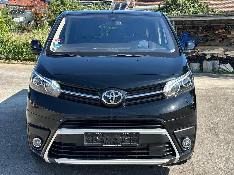 Schwarz Gebraucht 2019 Toyota Proace Verso Executive Kombi | 33.990 € (Fairer Preis) - Bild 1/4