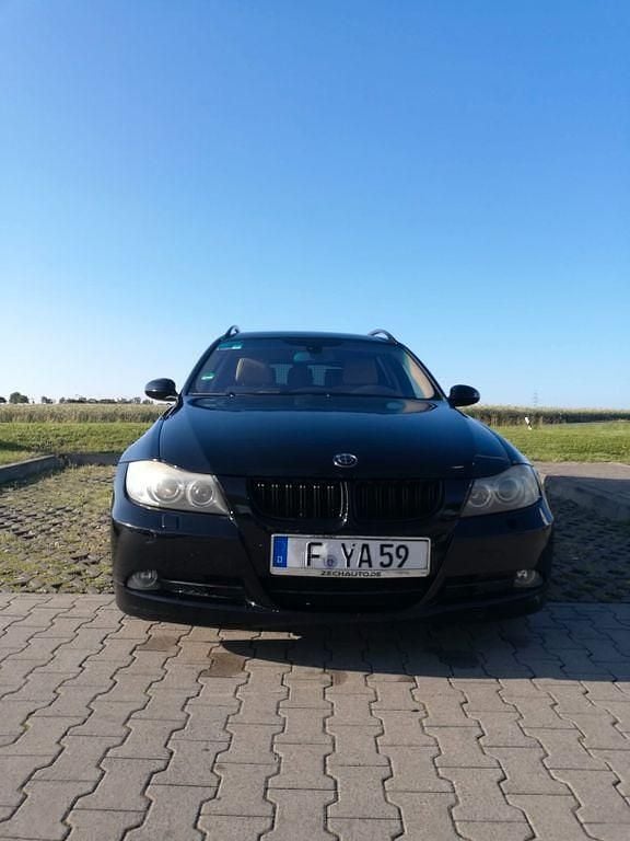 Gebraucht BMW 325 218 PS (160 kW) 2008 Schwarz Kombi