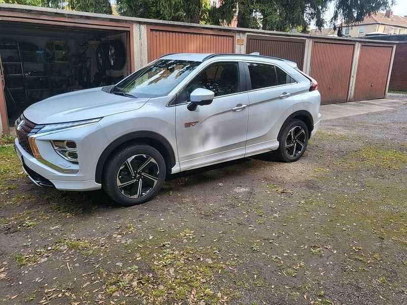 Weiß Gebraucht 2022 Mitsubishi Eclipse Cross Top SUV | 20.900 € (Fairer Preis) - Bild 1/4