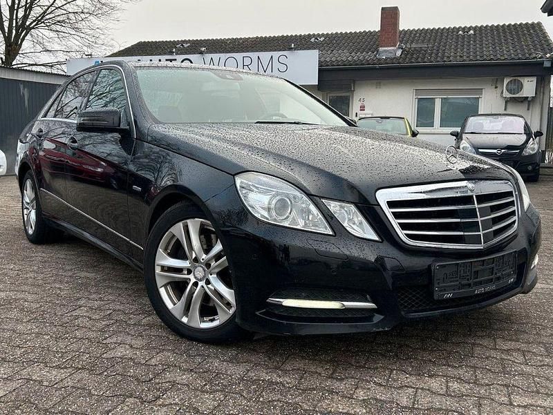 Gebraucht Mercedes E300 231 PS (169 kW) 2011 Schwarz Limousine
