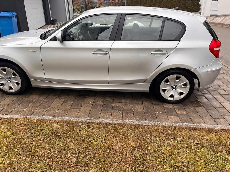 Gebraucht BMW 118 143 PS (105 kW) 2010 Silber Kleinwagen