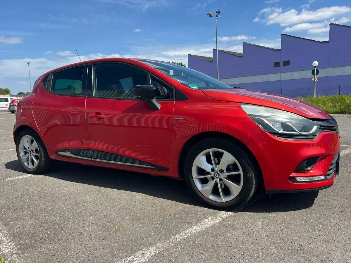 Gebraucht Renault Clio LIMITED 73 PS (53 kW) 2016 Rot Kleinwagen