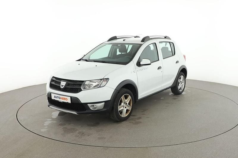 Weiß Gebraucht 2016 Dacia Sandero Stepway Ambiance Kleinwagen | 7.390 € (Fairer Preis) - Bild 1/3