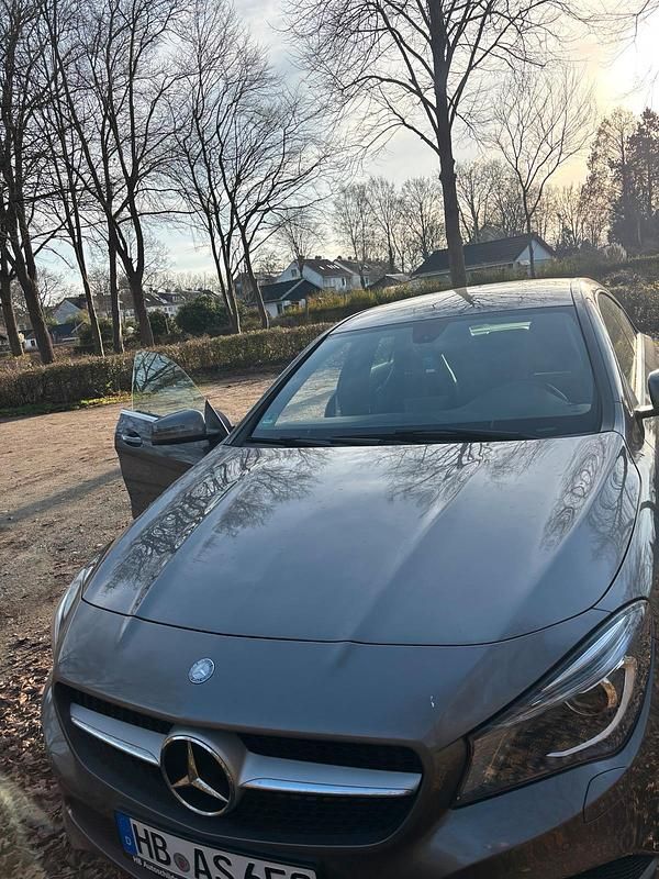 Grau Gebraucht 2014 Mercedes CLA220 AMG Limousine | 12.500 € (Superpreis) - Bild 1/4