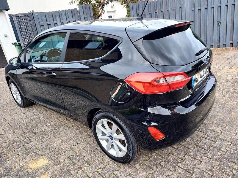 Gebraucht Ford Fiesta Cool & Connect 86 PS (63 kW) 2018 Schwarz Limousine