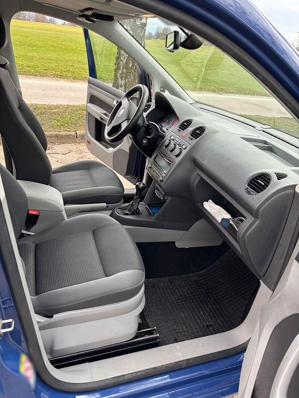 Gebraucht VW Caddy Team 105 PS (77 kW) 2010 Blau Van / Kleinbus