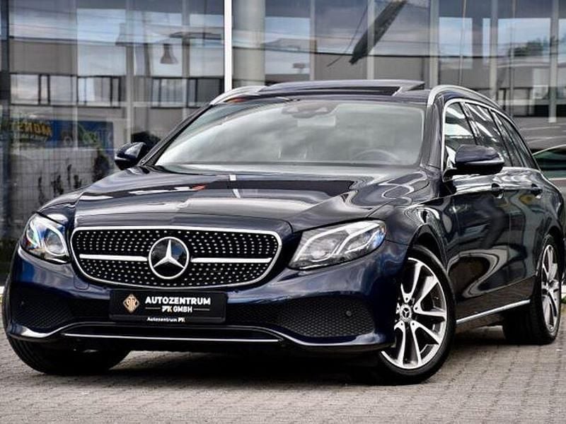 Second-hand Mercedes E220 194 CP (142 kW) 2017 Albastru Berlinǎ
