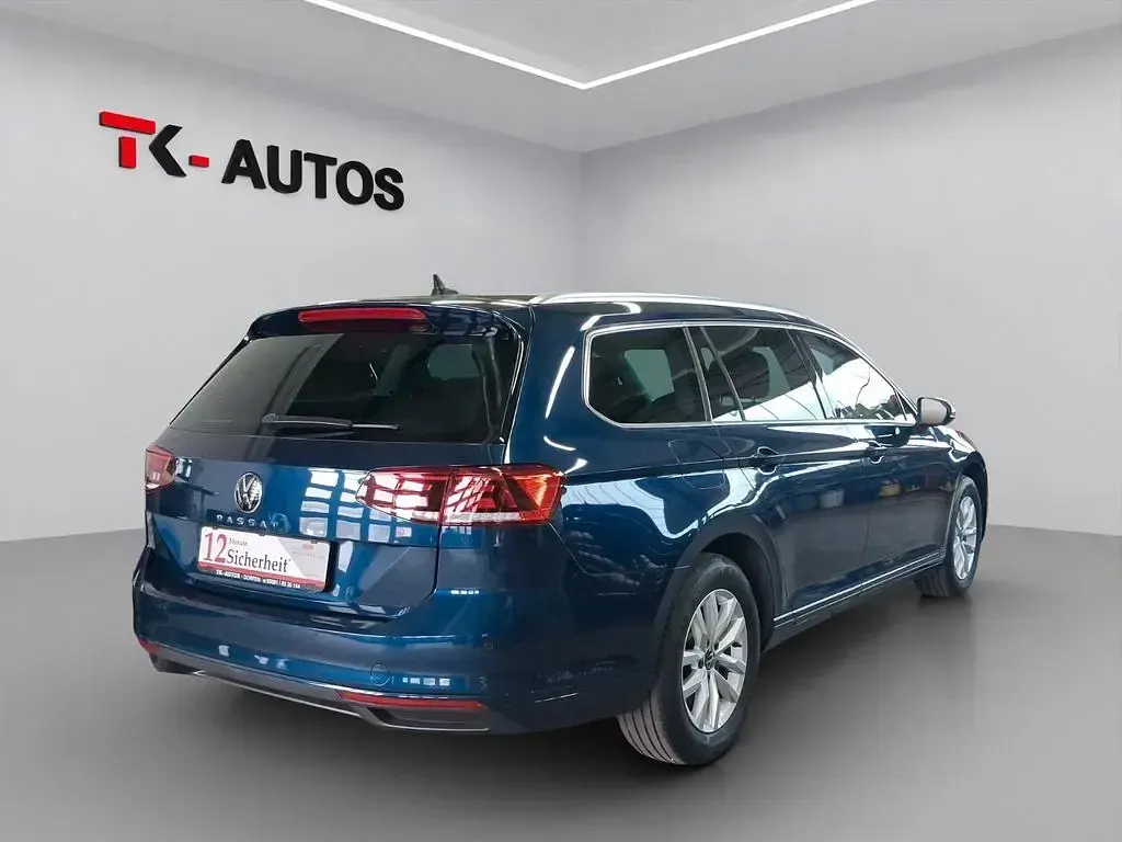 Gebraucht VW Passat 150 PS (110 kW) 2021 Blau Limousine