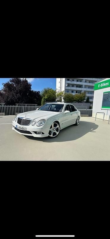 Weiß Gebraucht 2007 Mercedes E350 Limousine | 8.950 € (Fairer Preis) - Bild 1/4