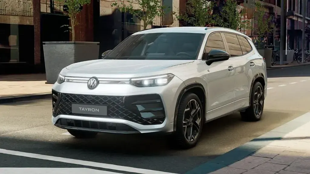 Gebraucht VW Tayron R-line 193 PS (141 kW) 2025 Oyster silver metallic SUV