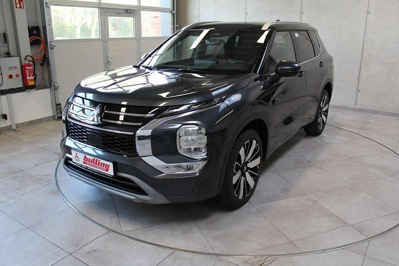 Basaltgrau / pantherschwarz Neu 2025 Mitsubishi Outlander P-HEV Top SUV | 53.900 € (Etwas zu teuer) - Bild 1/4