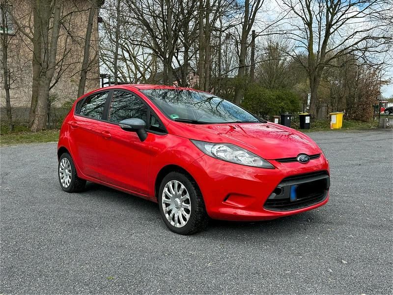 Gebraucht Ford Fiesta 80 PS (58 kW) 2010 Rot Kleinwagen