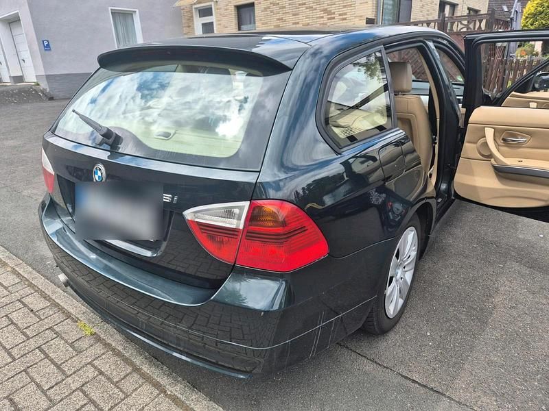 Grün Gebraucht 2006 BMW 318 Kombi | 2.250 € (Guter Preis) - Bild 1/4